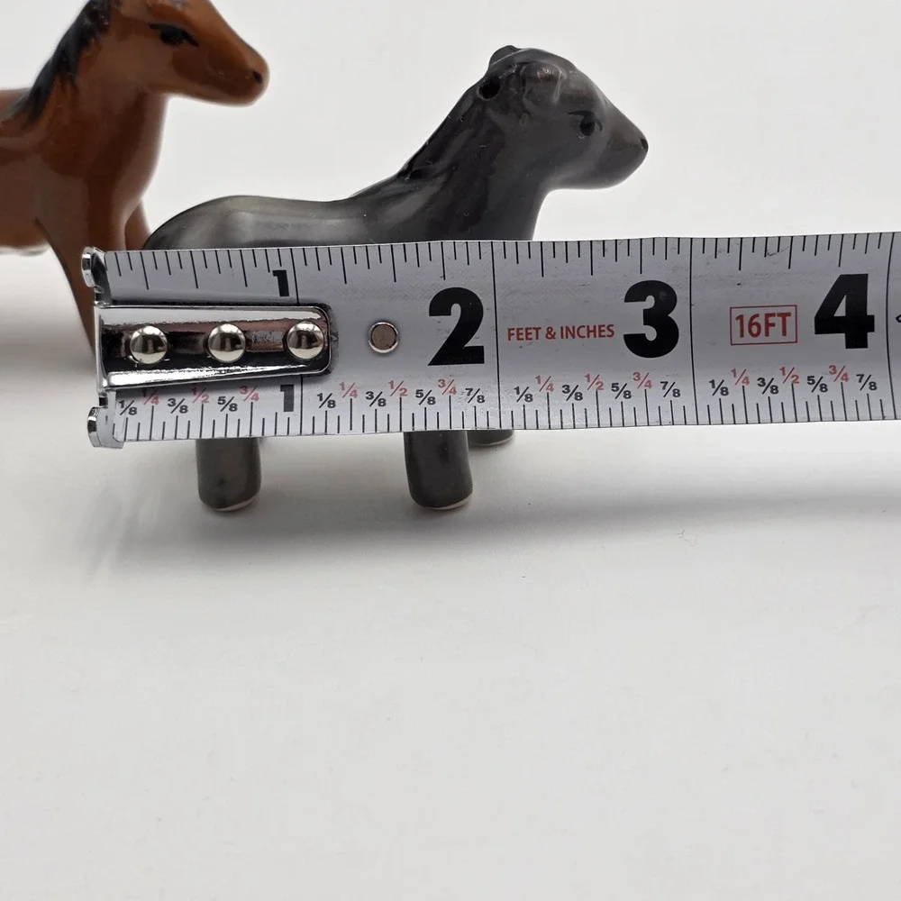 Cracker Barrel Ceramic‎ Mini Horse Salt/Pepper Shaker Set